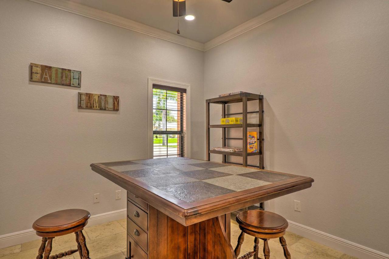 Canalfront Cape Coral Home With Patio And Grill! المظهر الخارجي الصورة